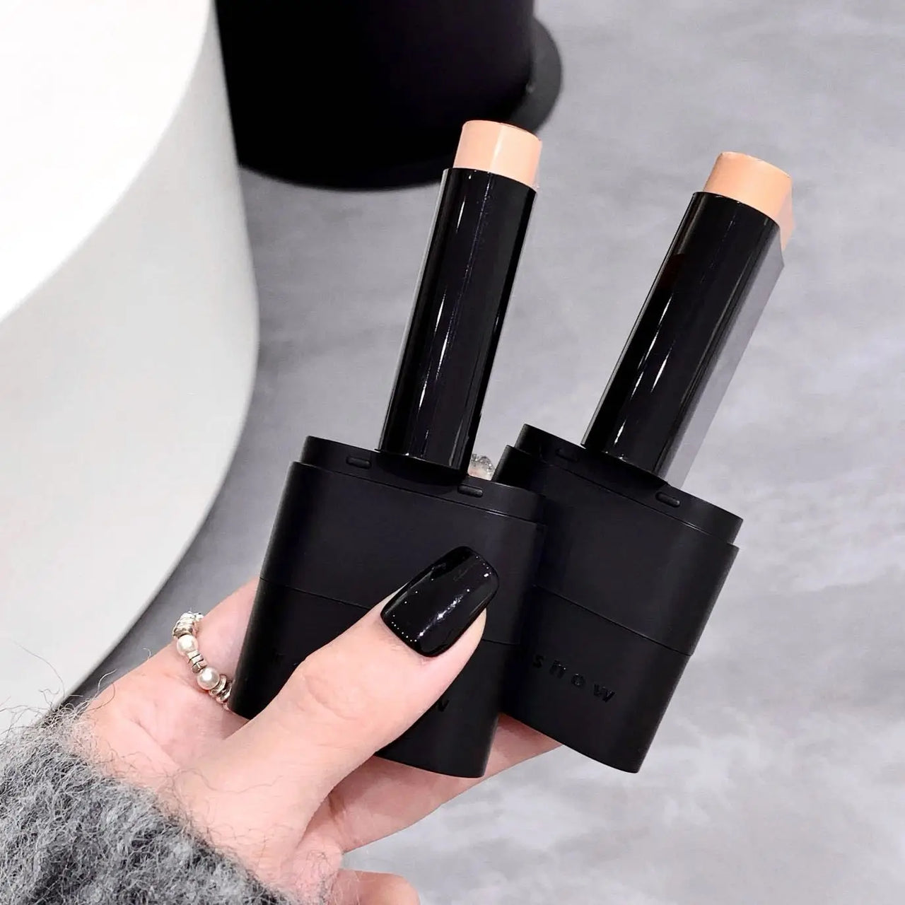 Velvet Moist Light Concealer