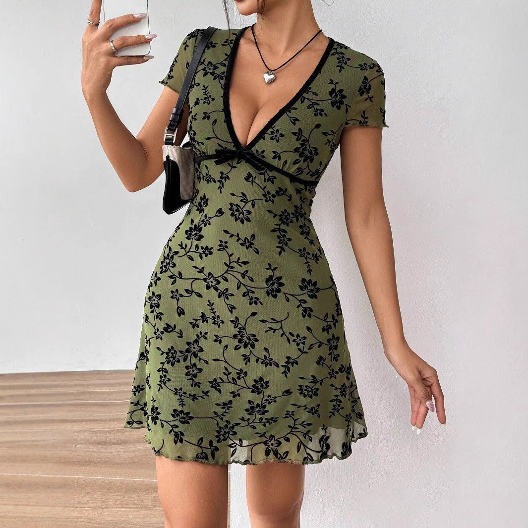European And American Ladies Sexy Floral Embroidered V-neck Color Contrast Edge A- Line Skirt