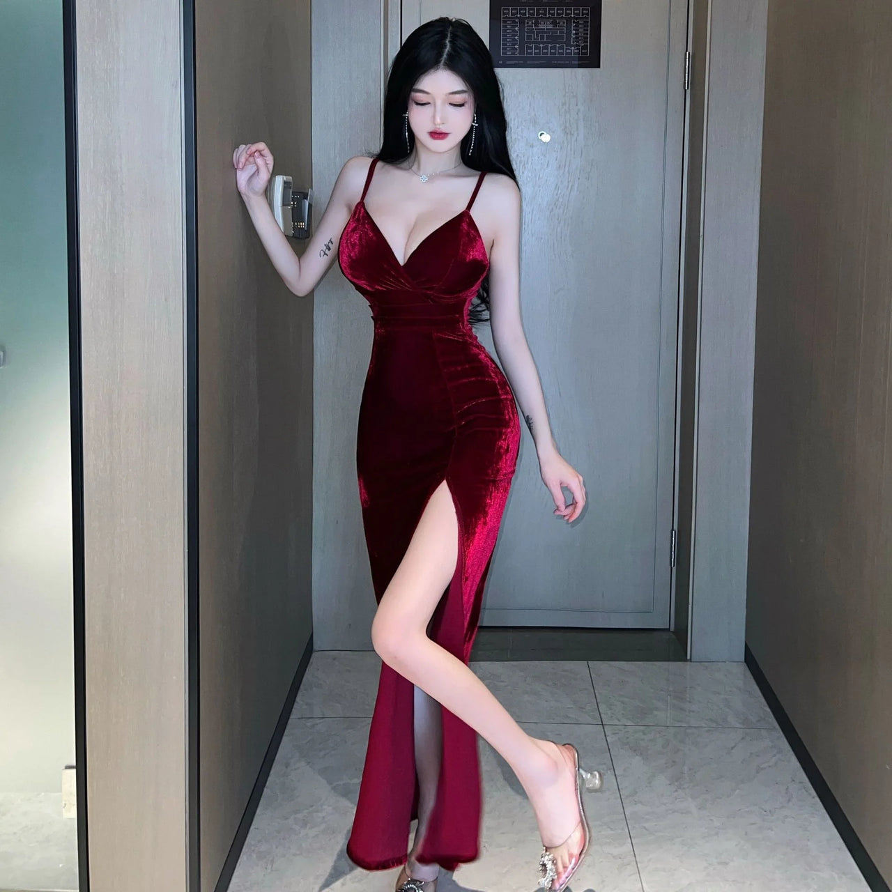 2023 Summer Women's Sexy Temperament V-neck Low cut Velvet sling ceremonial dress Side Split Slim Wrap buttocks Long Dress UR6Y