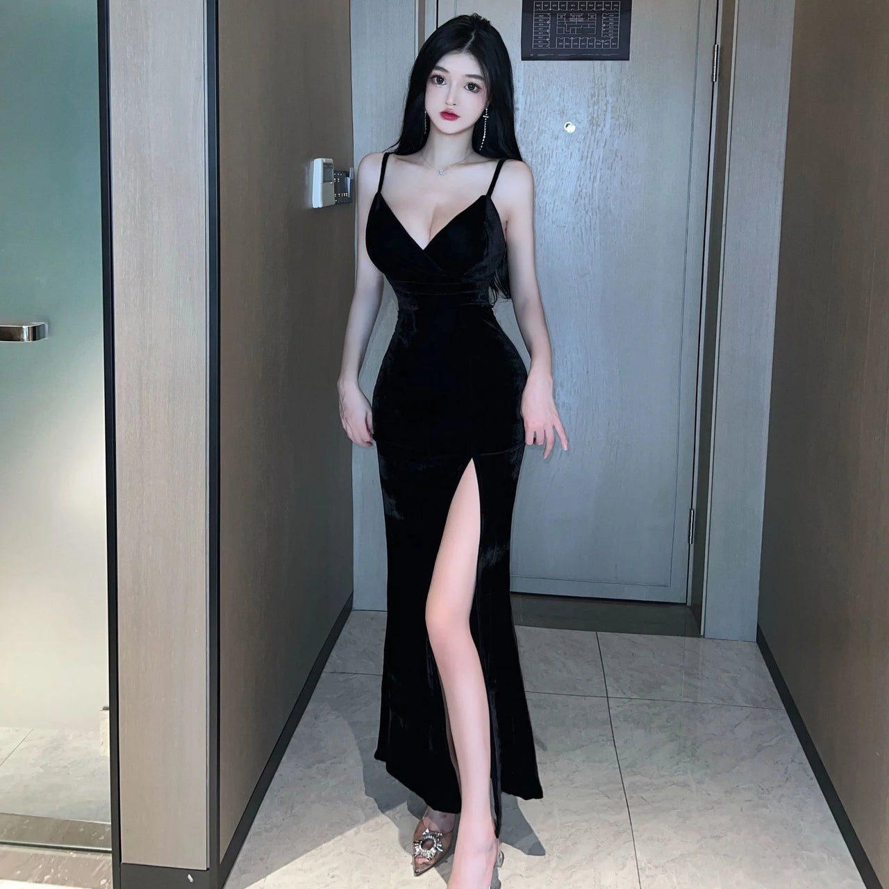 2023 Summer Women's Sexy Temperament V-neck Low cut Velvet sling ceremonial dress Side Split Slim Wrap buttocks Long Dress UR6Y